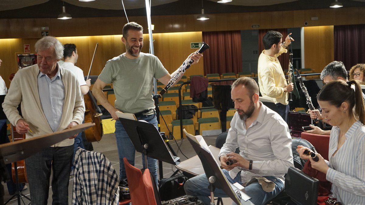 Concierto especial este martes 1 de abril! 🎶 Presentaremos la Sinfonía Concertante de Mozart adaptada para nuestra agrupación, con solistas María del Carmen Ruiz, Juan Carlos Felipe, Eduardo Sanz y Fernando Gómez. ¡No te lo pierdas! ✨ #ConciertoEspecial