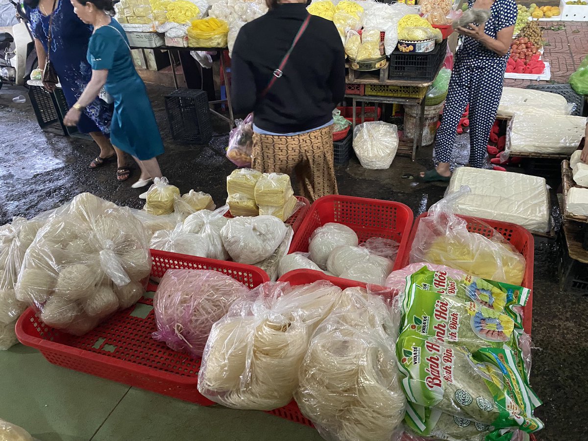 royalpham18's tweet photo. Cả nhà đã dùng thử bánh hỏi tươi rau củ VIDATA chưa ạ?
#Vidata https://t.co/g8RWN0jBUS
