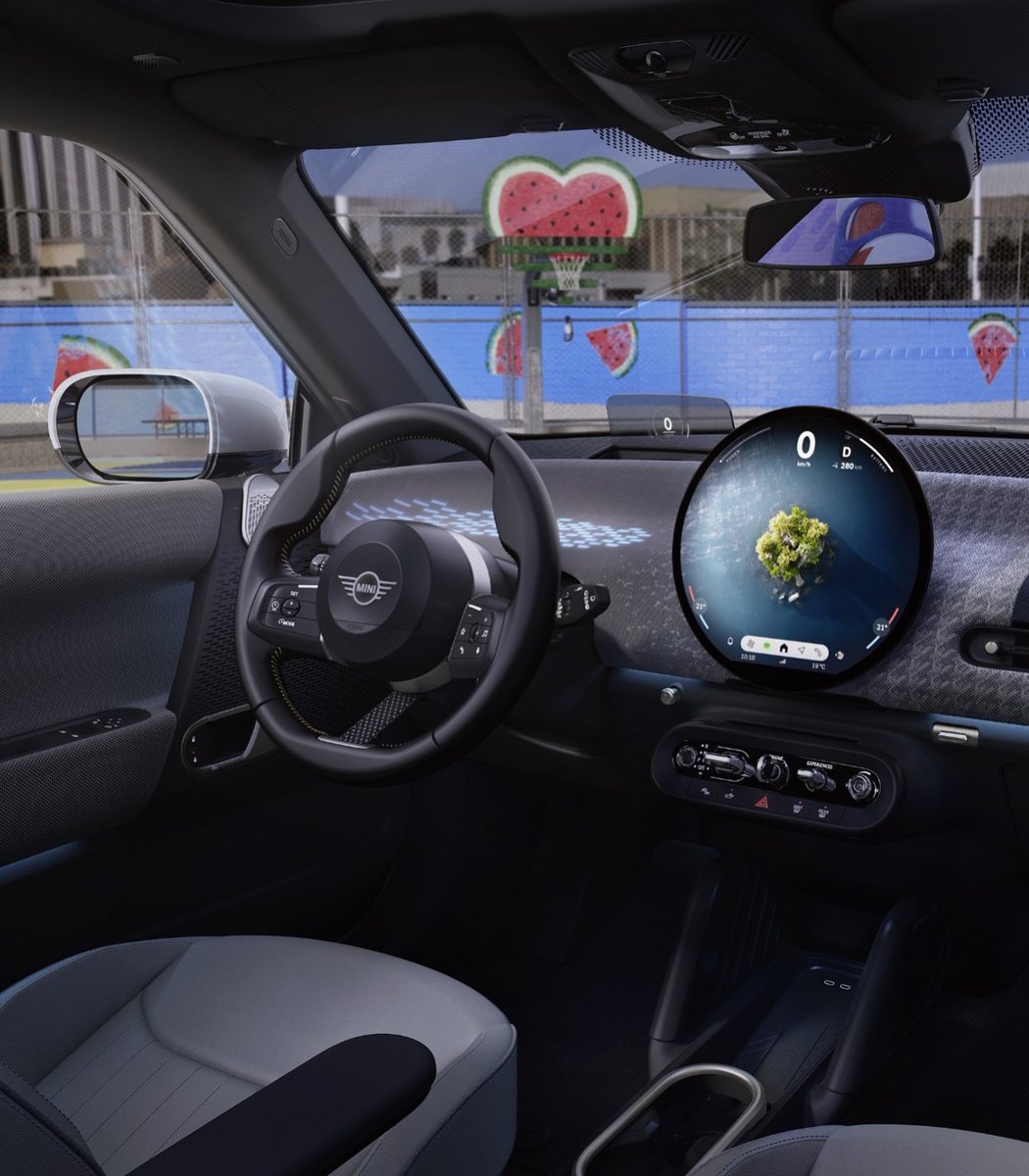 MINImexico's tweet photo. #SabíasQue puedes cargar hasta 3 de tus fotos favoritas 📸 para que sean el fondo de pantalla en el display OLED circular de tu MINI.
#MINICooper #MINIElectric #MINIMexico https://t.co/gWK07dqdfy