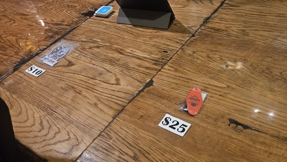 kam_makeofit's tweet image. MERCHH HALF ALIVE