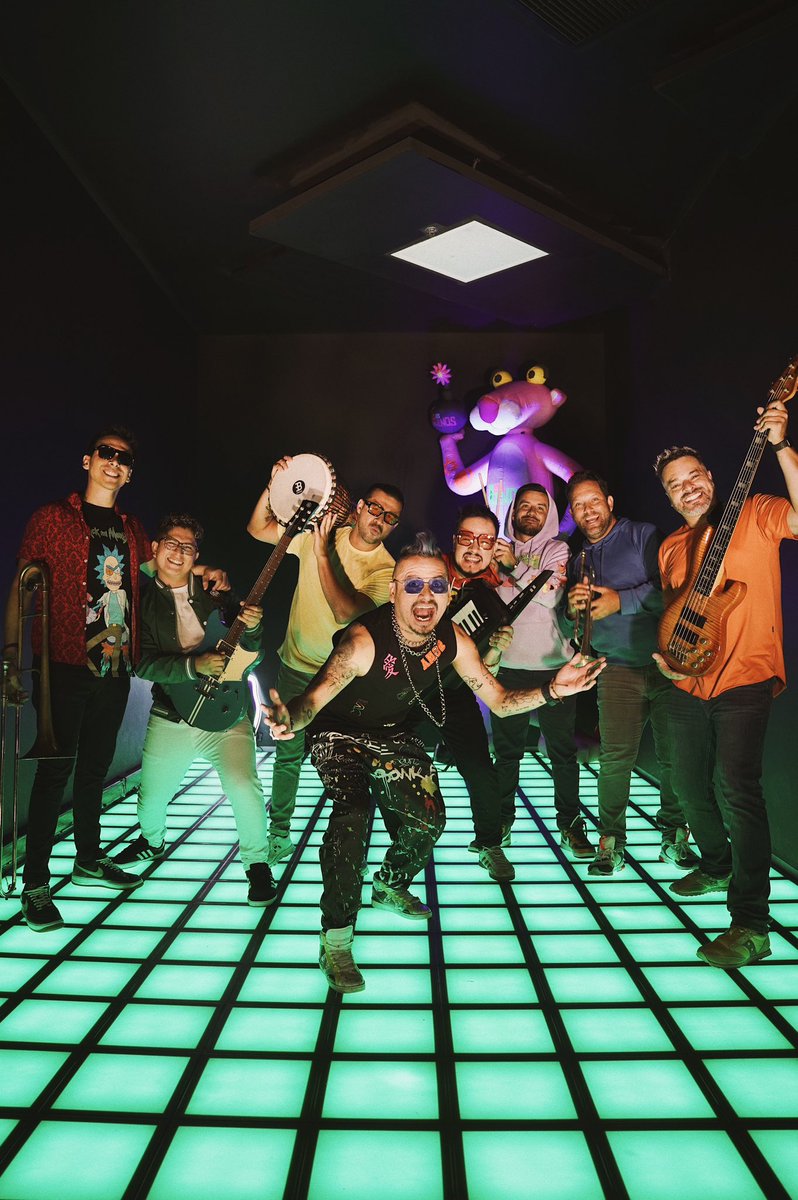 Los Ajenos tweet media