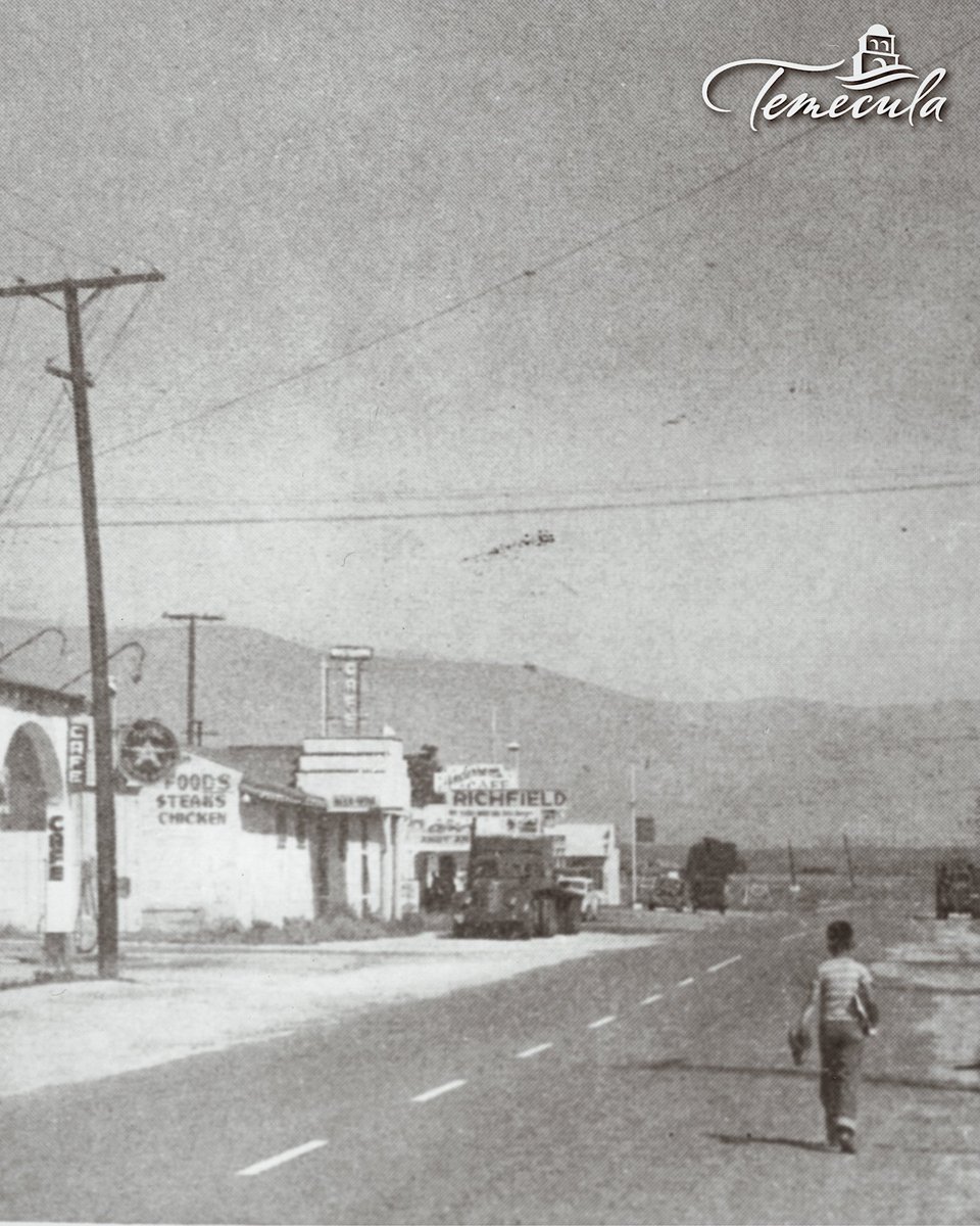 cityoftemecula's tweet photo. Happy #FlashbackFriday, Temecula! ☀️🚶‍♀️🚶‍♂️

Enjoying a stroll down Old Town Front St, now 👉 then.

📸 ShawnaSarnowskiPhotography and @TemeculaMuseum https://t.co/d4Tp3UR5iq