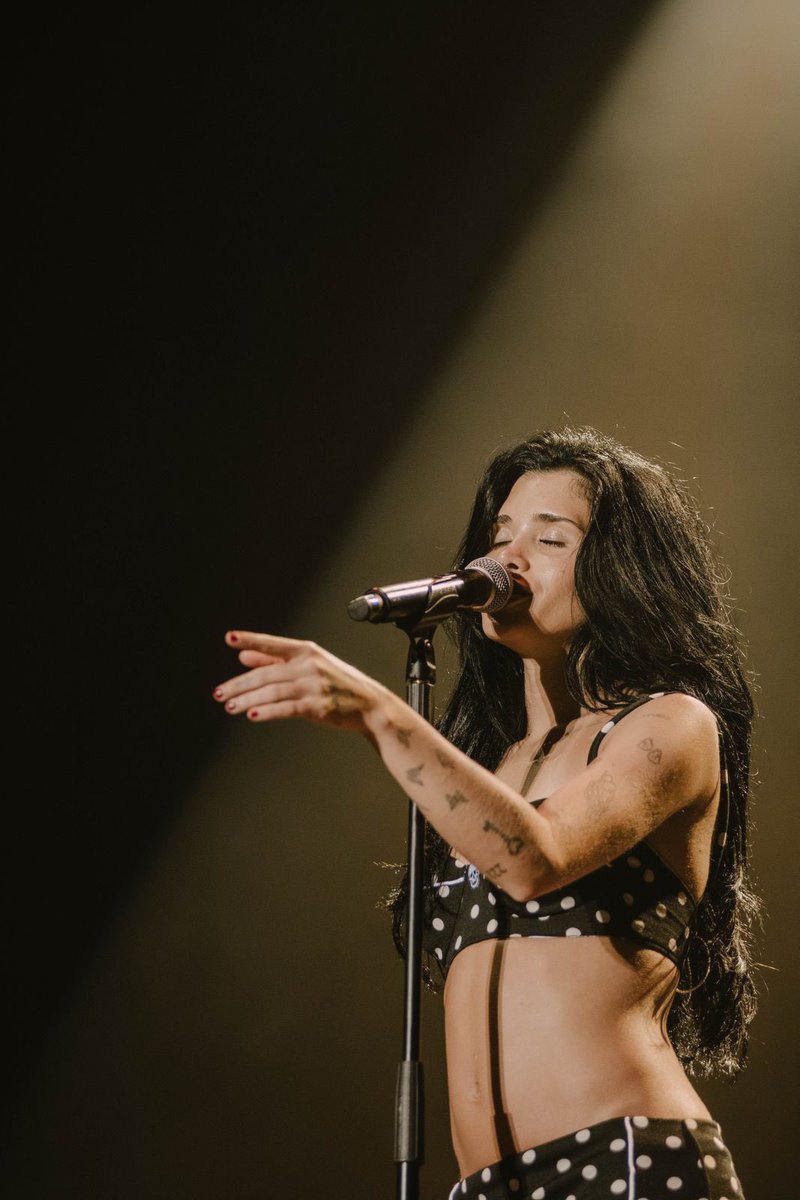 NBarrettLatam's tweet image. Nessa Barrett en el show de LollaPalooza Brasil #LollaBr 🇧🇷