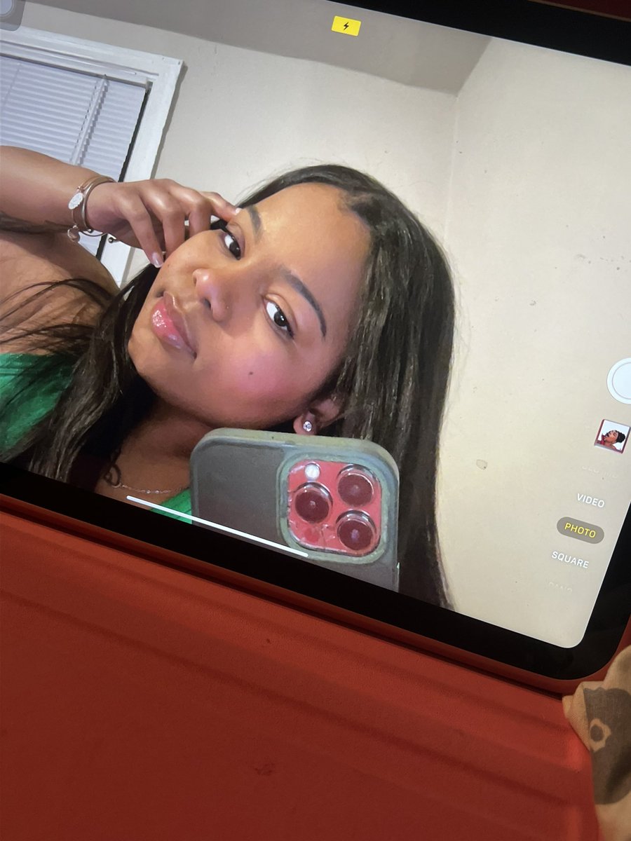 dayyritoss's tweet photo. #nomacbook :( https://t.co/stX8oBZIK0