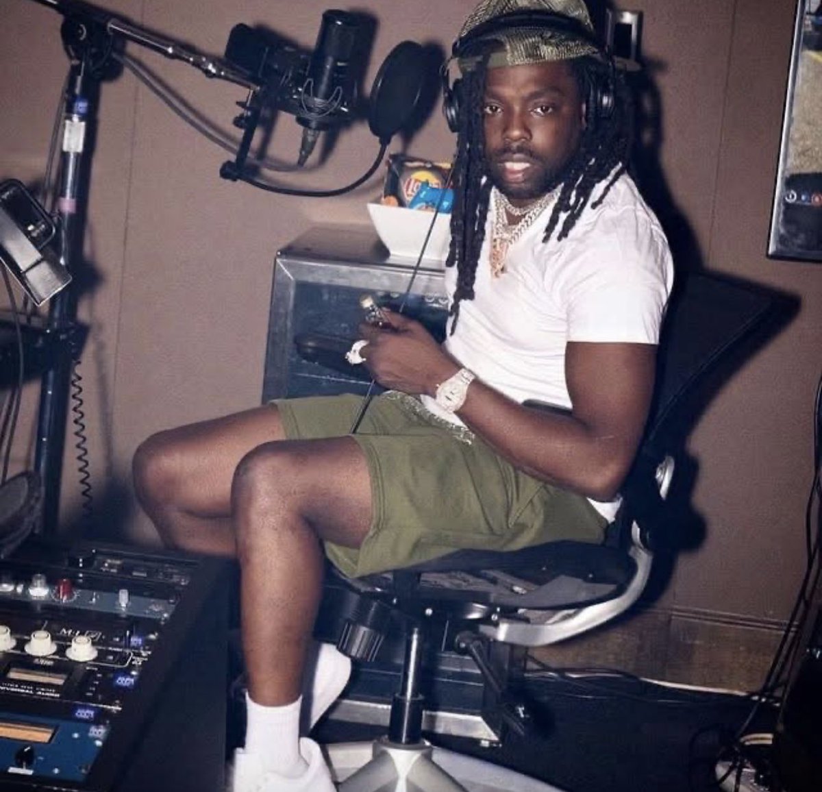 SaycheeseDGTL's tweet image. According to multiple reports Atlanta police k*lled Atlanta rapper Young Scooter, more details to come.