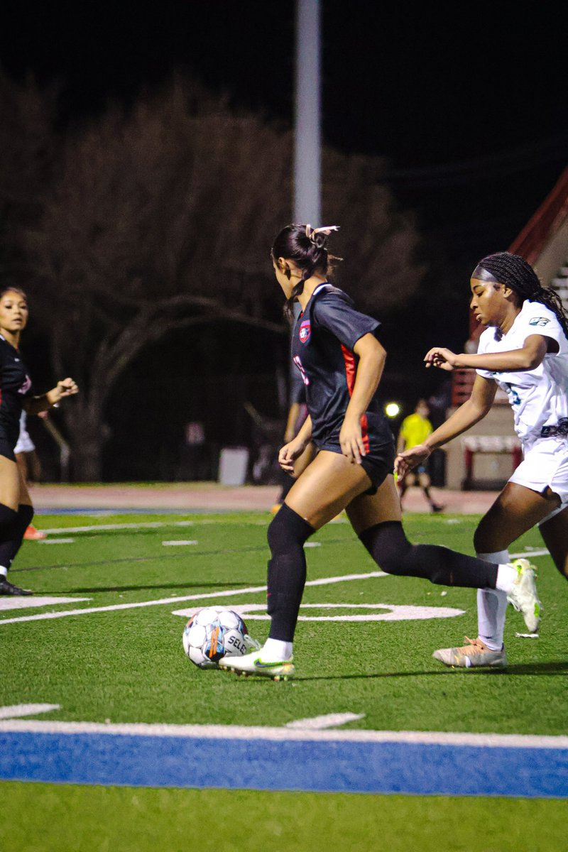 Janelleloz15637's tweet photo. 4 Years of great Dville soccer memories, thank you Lord for blessing me with this opportunity🙏 #13out @DHS_G_Soccer @DKSCWeir0607_RL https://t.co/UuBnPDNtyX