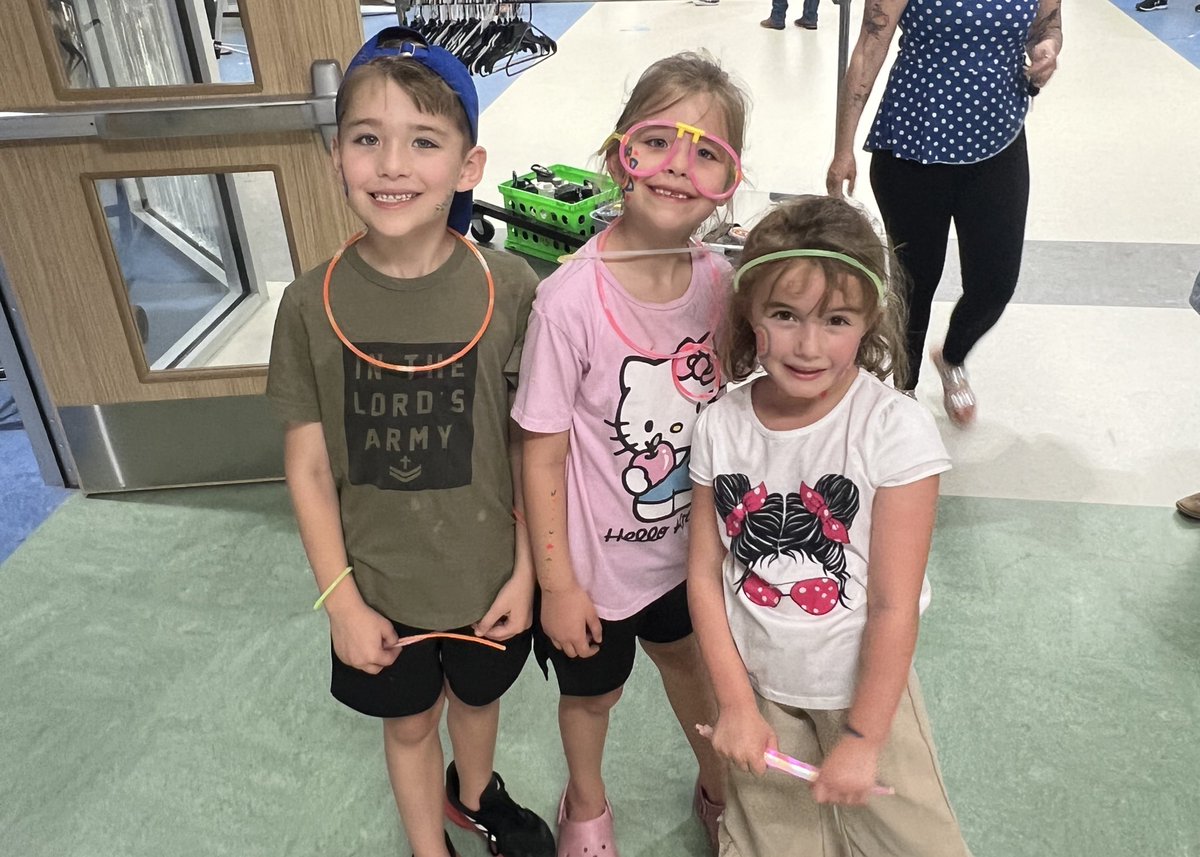 Kinder cuties enjoying the Glow Dance!