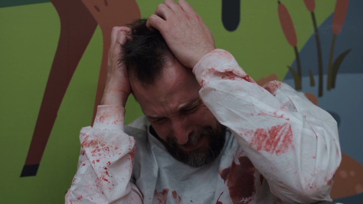 blogdseries's tweet image. Un aplauso para las plataformas de streaming que le apuestan al modelo clásico de estrenar un episodio por semana para permitirle al público descubrir una serie, degustarla, crear voz a voz, esperar con anticipación cada emisión y sentirse parte de una experiencia colectiva 🫶