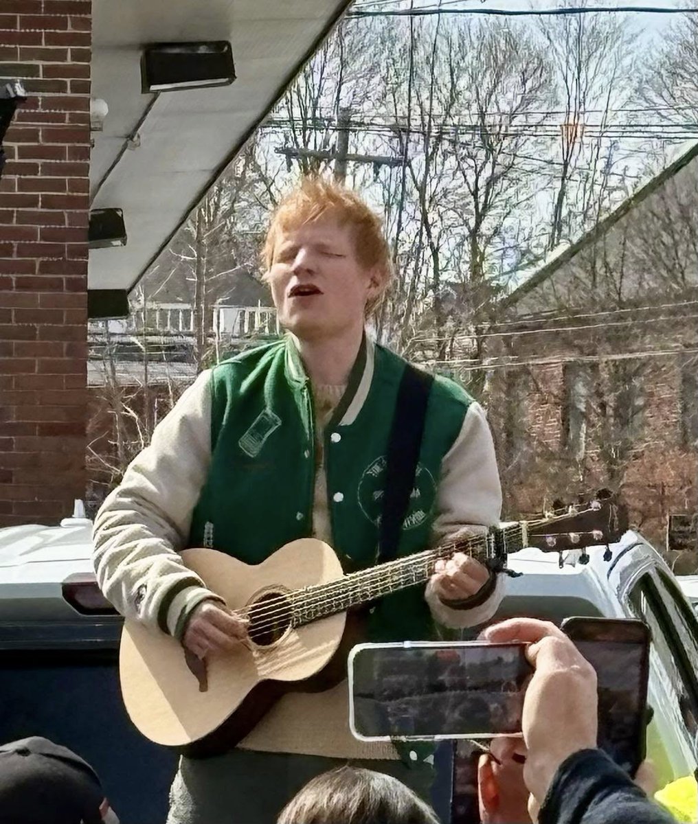 MFRemillard's tweet image. Ed Sheeran at Ipswich, Massachusetts

#OldPhone #EdSheeran #Ipswich