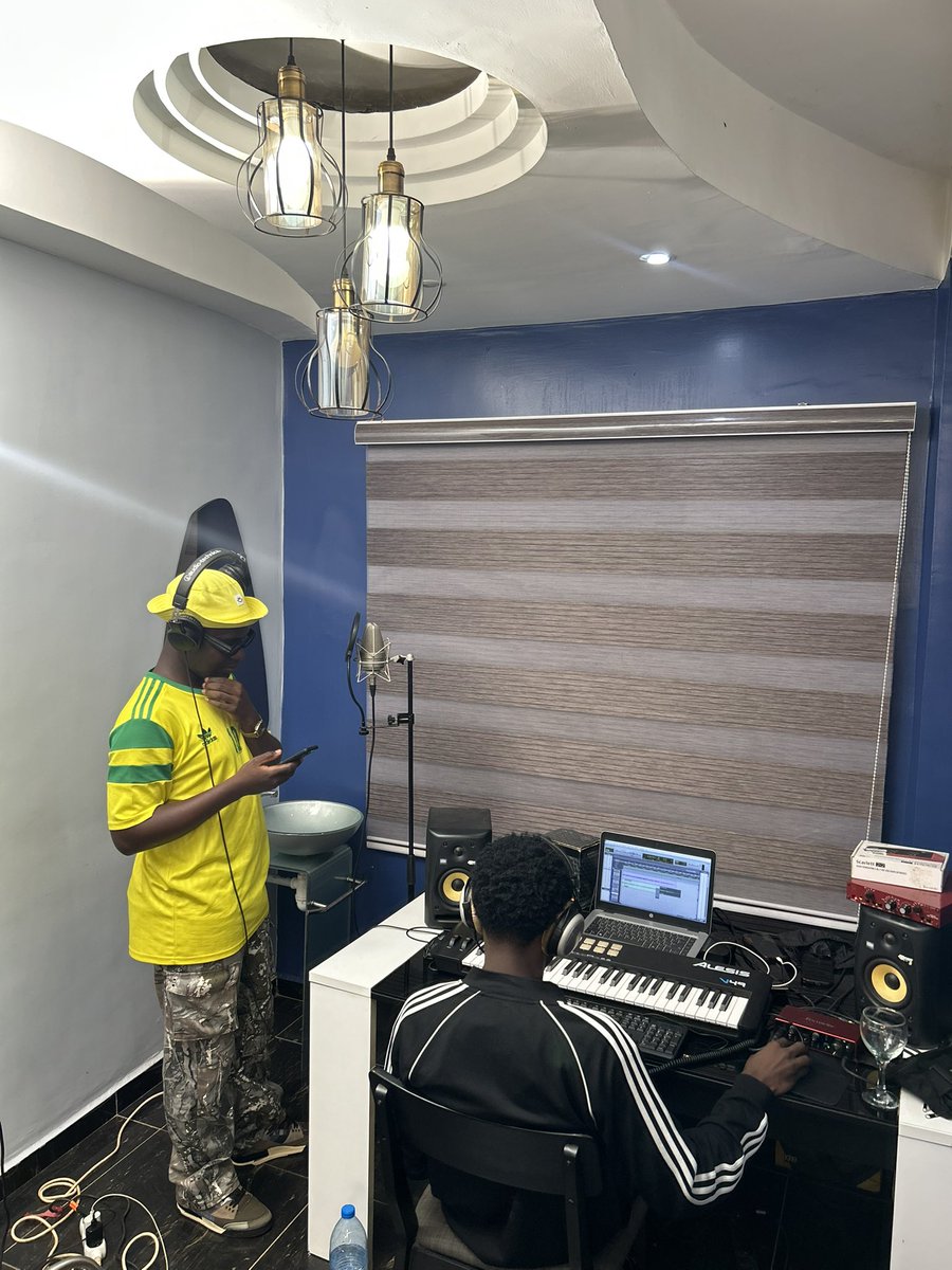 b_nai237's tweet photo. It was a great honor to be part of this bootcamp alongside @IamMicMonsta  x @Mihney_Nelly x ENJR
Big shoutout to the Mboko God himself, @JoviLeMonstre,for the opportunity. It was an amazing experience, and I learned a lot. Respect for always pushing the culture forward! #Mbokogod https://t.co/1TBlV9MEMs