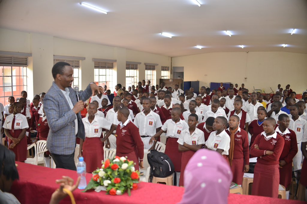 FranklynInst's tweet image. This afternoon, Franklyn Ambassadors represented all us at Kololo SSS. They launched iLEAD to S. 2 and gave a refresher training course to our S. 3 group leaders. It was a successful engagement.
Thank you friends and @shatuhaire for championing transformation in this nation!