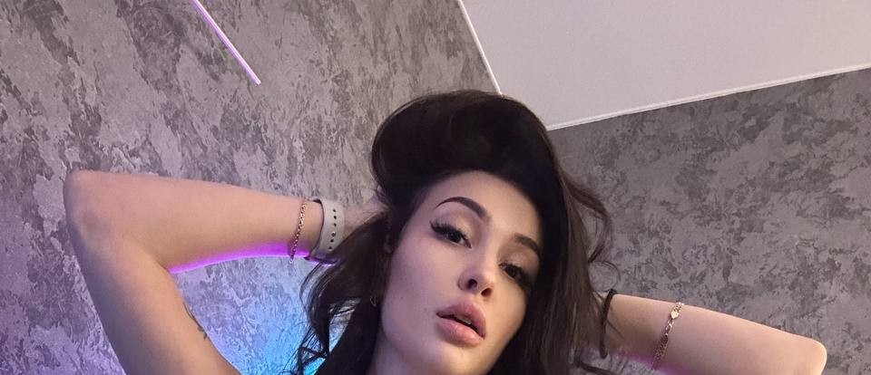 vipkitten_ tweet media