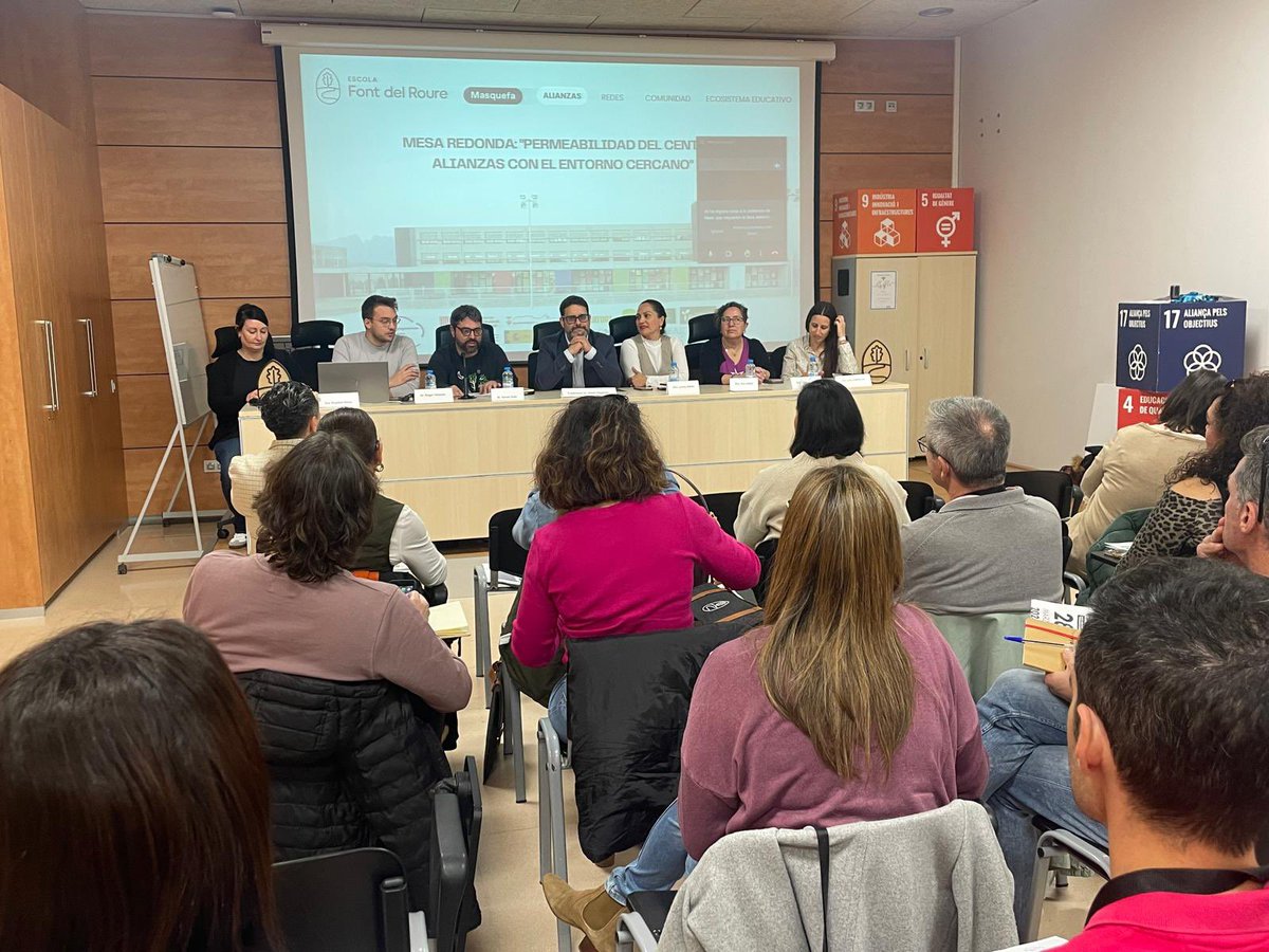 Esc Font del Roure tweet media