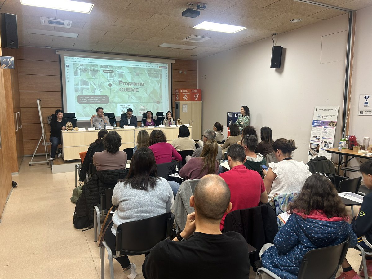 Esc Font del Roure tweet media