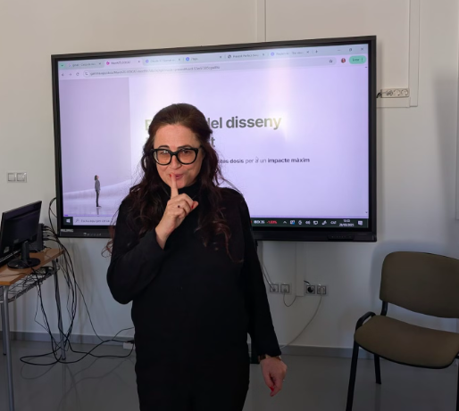 EliGozalo's tweet photo. Hi ha decisions ineficients de disseny instruccional creen barreres invisibles (però reals) per a l'aprenentatge. Avui a #Xforumeoicat hem partlat De "El poder del disseny intel·ligent: aprenentatge en petites dosis per un impacte màxim" #eoicat https://t.co/gpvSsVStw9