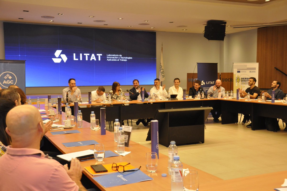 TrabajoPBA's tweet photo. En representación del Ministerio que conduce Walter Correa, la jefa de Gabinete, @cecicecchini y la directora provincial de Empleo, @claudialazzaro_, asistieron a la presentación del Laboratorio de Innovación y Tecnología Aplicada al Trabajo (LITAT). https://t.co/xxas76SWUW