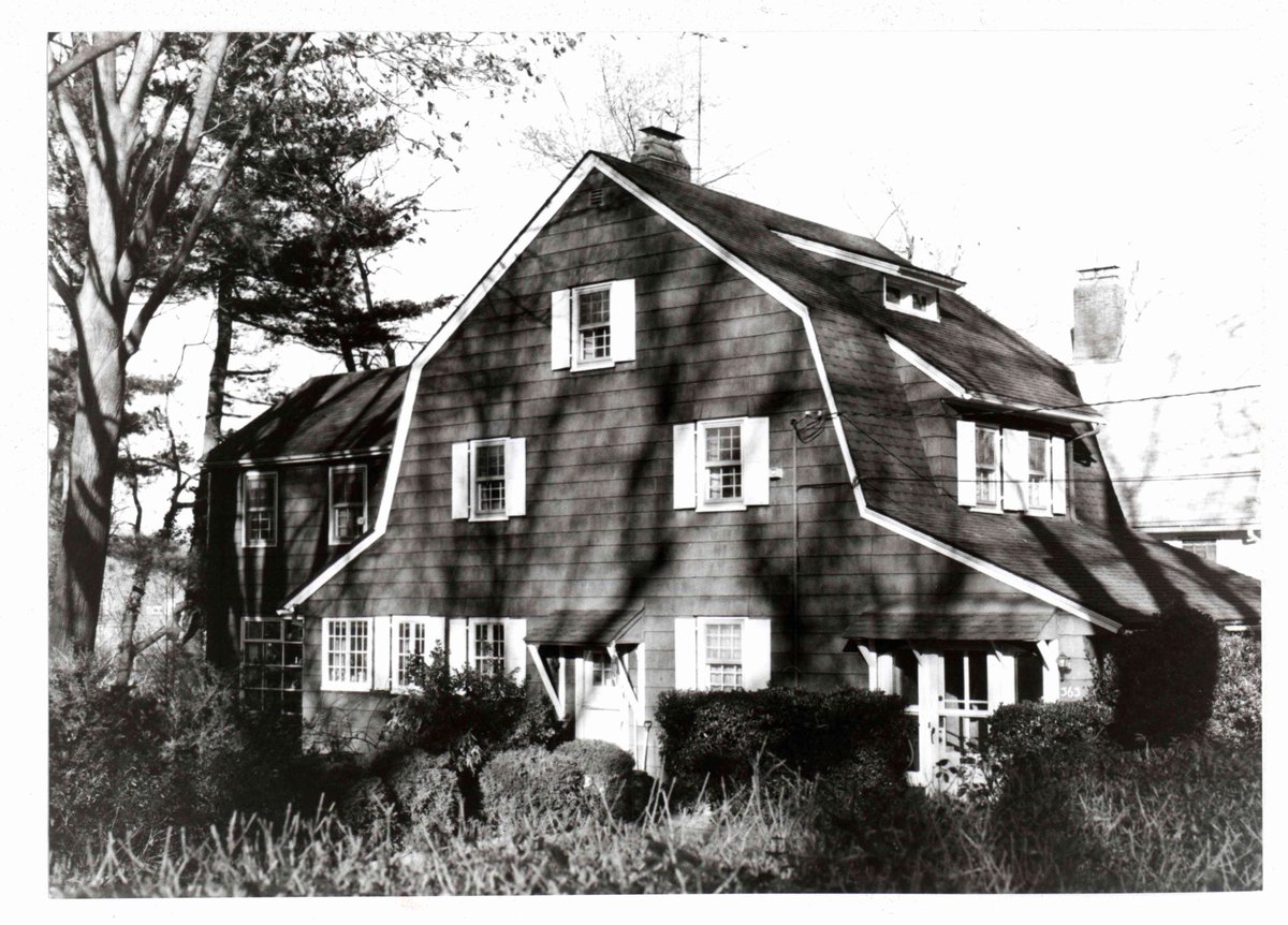 nyclandmarks's tweet photo. Douglaston Historic District #inQueens includes 8 houses designed in the Colonial Revival, English Cottage, & English Tudor styles by Josephine Wright Chapman, who was one of first women in the U.S. to have her own architectural firm. #WomensHistoryMonth https://t.co/WOthd003Wp