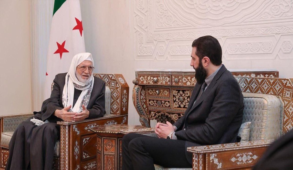 الشيخ الفاضل اسامة الرفاعي مفتي الجمهورية العربية السورية الحمد لله على هذا القرار الطيب في هذا اليوم المبارك 
#سوريا