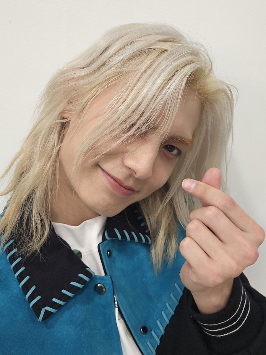 jooyeon and selca in one tweet is back