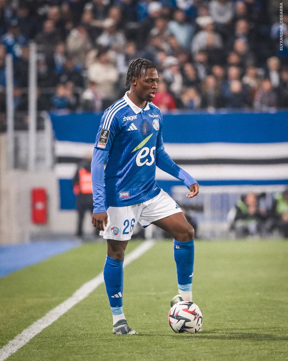 Bluecoxtra's tweet image. 80': Strasbourg 3-1 Lyon 

#Performances: - Ball Possession: 40% - 60%
 - xG: 0.92 - 1.21
- Total Shots: 13 - 13
 - Shots on Target: 6 - 9
 - Big Chances: 2 - 4
- Touches in opposition box: 15 - 28  

#RCSAOL | #BlueCo