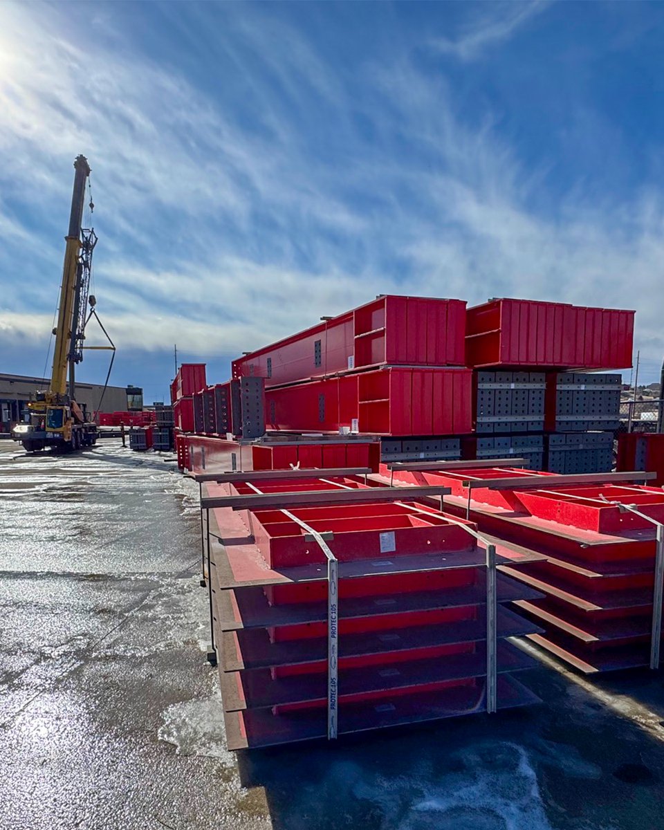Exciting update! All the steel that will house one of the detectors for @DUNEscience has arrived. 🙌 In total, the steel weighs 3,282 US tons and, once assembled, will help form a structure measuring 216 feet long, 62 feet wide and 60 feet high.
<a href="/LBNFacility/">LBNF</a> #physics #neutrino