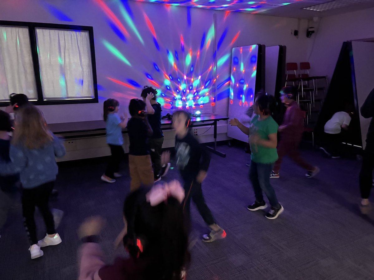 Silent discos are FUN! 💃🏽🕺🏾🪩 #ClarenceProud