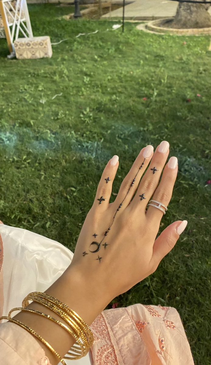 ســاره tweet media