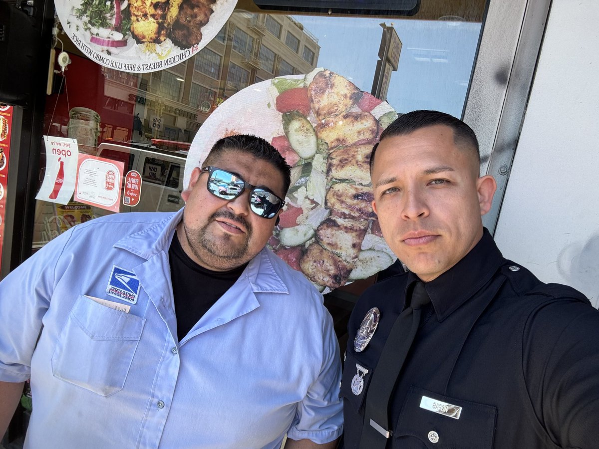 LAPDOutreach's tweet image. Who doesn’t love pizza?

Our 🍕 with a Cop event was a big hit! 

Not only was there incredible pizza but some very meaningful opportunities for us to connect with community members.  Please message us if you would like us to connect with you.  

#LAPD