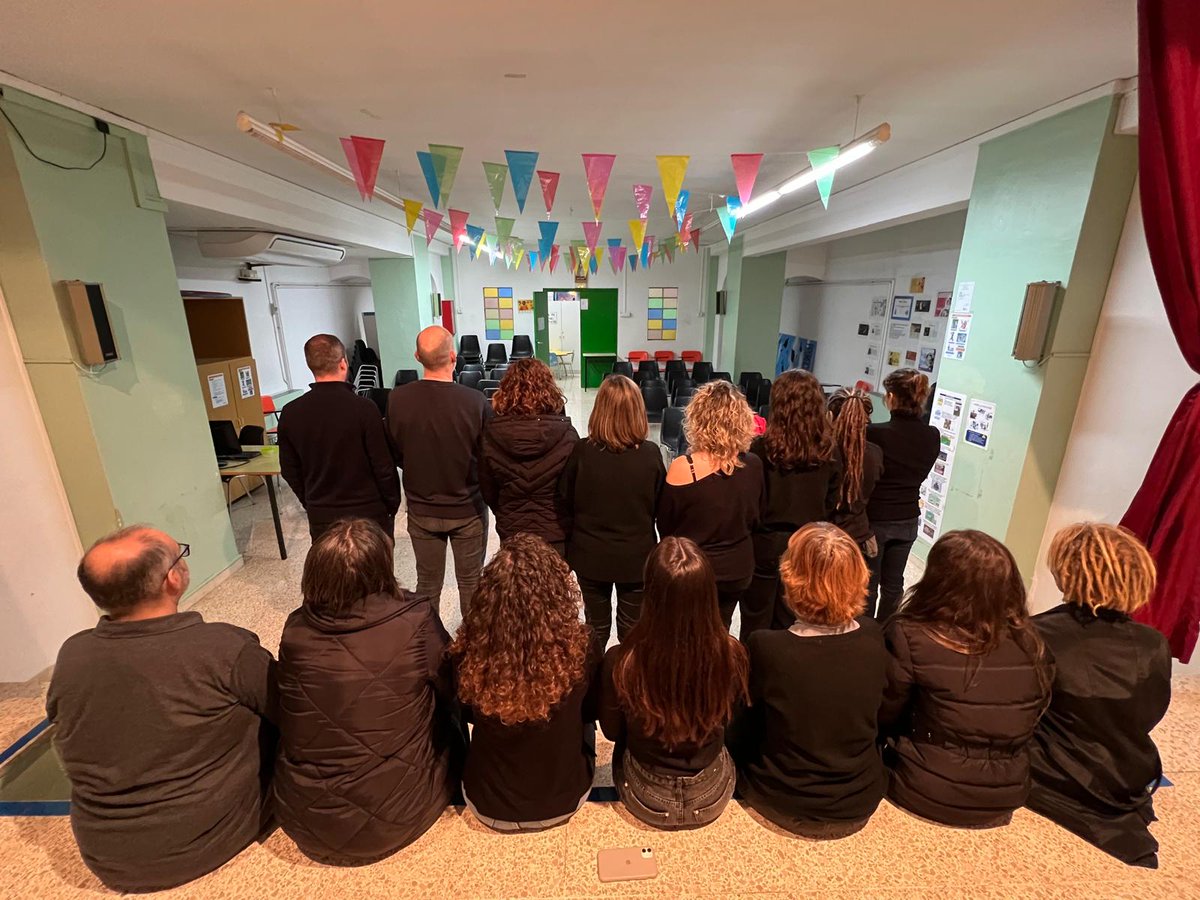 NietoSole's tweet photo. A la Mercè de Martorell estem d'esquena, però NO en SILENCI. La concertada no calla, volem jubilació parcial!!
#ParcialConcertada
@educaciocat 
@conselleraeducacio
@eniubo
@usocatalunya https://t.co/Y58dQs5mbh