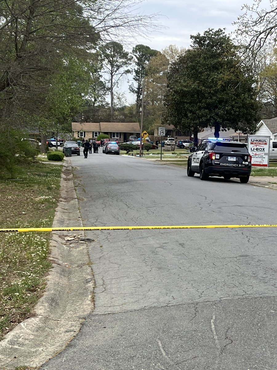 MattisonGafner's tweet image. #NEWS: The Little Rock Police Department confirming this scene here on Allyson Circle is a shooting. The call log showing it came in around 3:51 this afternoon. I am told one person has been shot, but has non-life threatening injuries. @KARK4News @FOX16News
