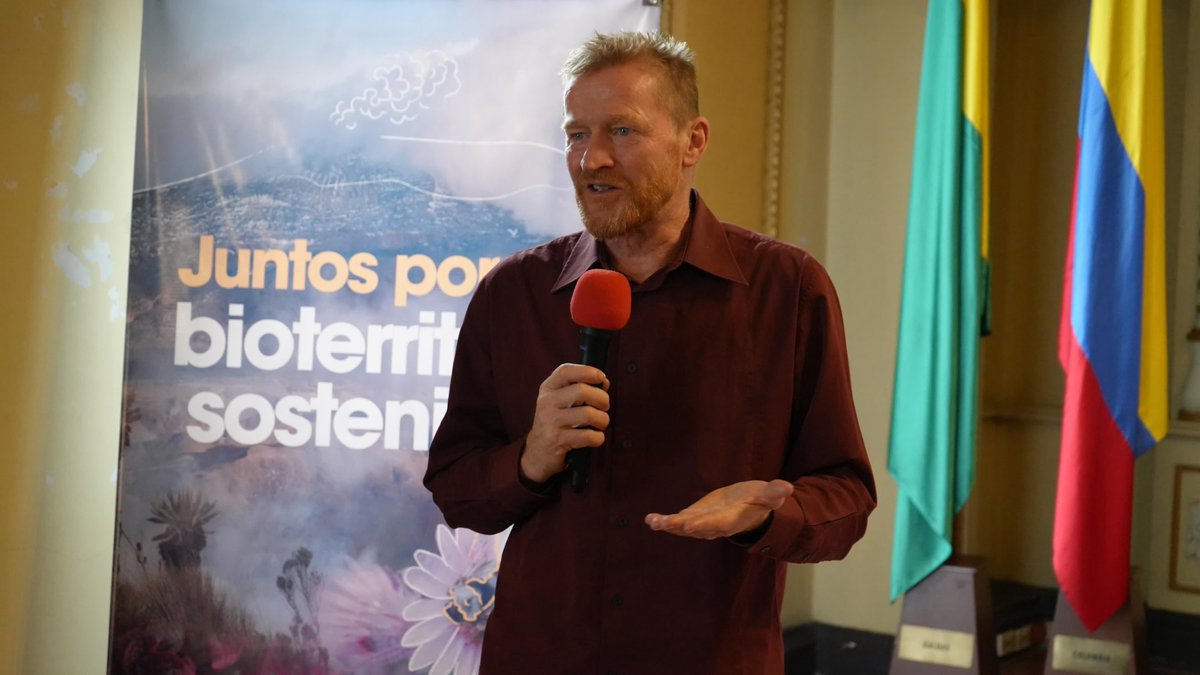Robert Hofstede (@_roberthofstede) on Twitter photo Feliz de haber sido invitado por <a href="/Corpocaldas/">Corpocaldas</a> a un evento donde 60 propietarios de alta montaña en #Caldas y autoridades regionales analizaron en conjunto la sentencia del complejo de #páramos de Los Nevados como sujeto de derechos. <a href="/MinAmbienteCo/">MinAmbiente Colombia</a> <a href="/ParquesColombia/">Parques Nacionales Naturales de Colombia</a> <a href="/GoberCaldas/">Gobernación de Caldas</a> Feliz de haber sido invitado por <a href="/Corpocaldas/">Corpocaldas</a> a un evento donde 60 propietarios de alta montaña en #Caldas y autoridades regionales analizaron en conjunto la sentencia del complejo de #páramos de Los Nevados como sujeto de derechos. <a href="/MinAmbienteCo/">MinAmbiente Colombia</a> <a href="/ParquesColombia/">Parques Nacionales Naturales de Colombia</a> <a href="/GoberCaldas/">Gobernación de Caldas</a>
