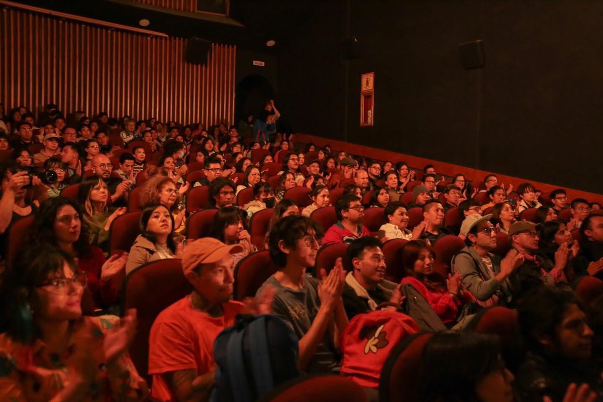 Ayer “Hombruna” en el Día Mundial del Teatro en Hidalgo y a teatro lleno y con función apoteósica. 
HOMBRUNA
¡Gracias!