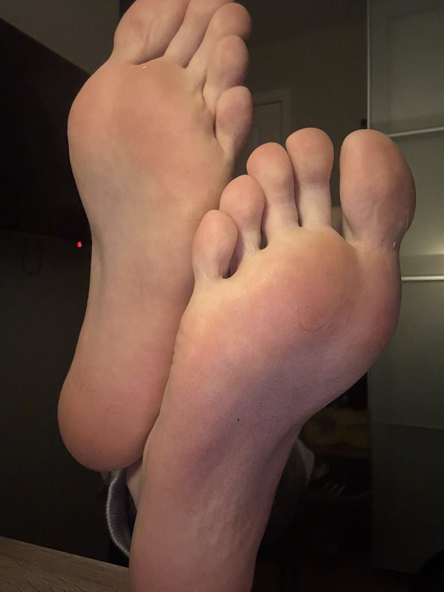 findomadam's tweet photo. Get your nose into these soles and worship like a good boy 😈 I know a lot of you boys are locked in your goon caves tonight ready to send your hard earned cash to a worthy master

Get on your knees and start sending 😵‍💫

#alpha #cashmaster #findom #feet #footworship #trampling https://t.co/MIbe49joSW