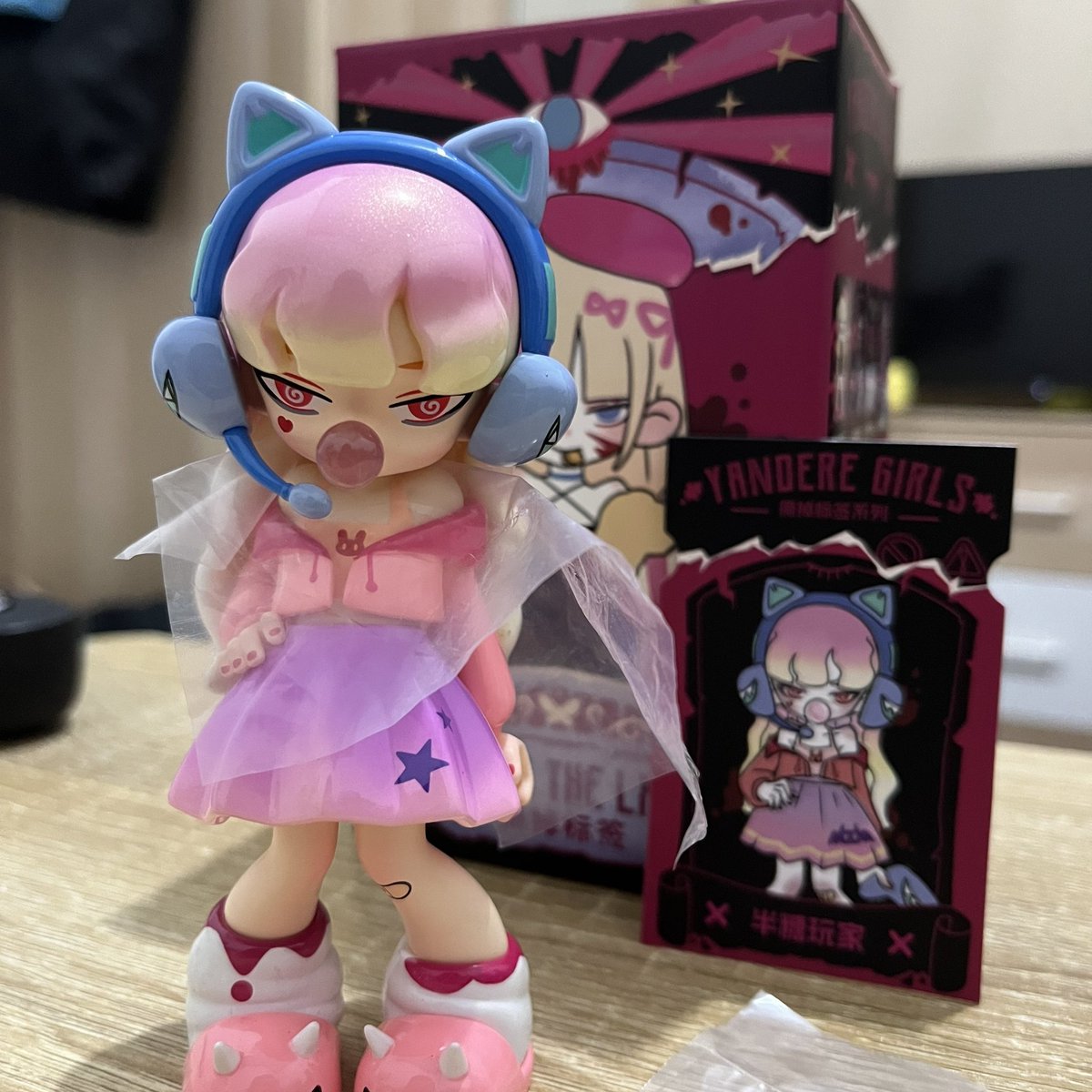 elemoco's tweet photo. yandere girls nya sekalian kalo ada yang mau 200k aja ke dobel yang satu lagi masi sealed (harga di toptop 229) https://t.co/vZxi9M5zoe