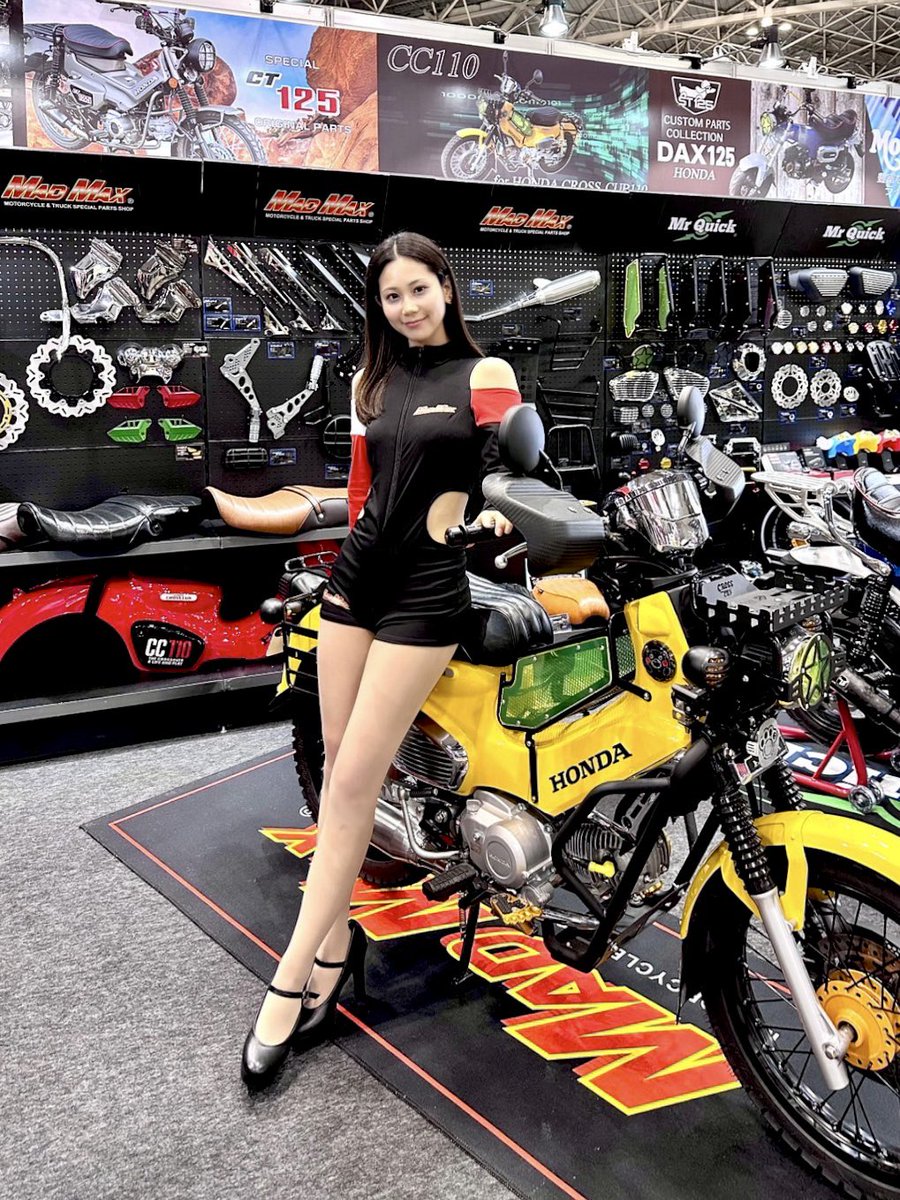 risa_satsuki's tweet image. おはよー！
今日もMADMAXブースを
よろしくお願いします❤️🖤
今日は違う衣装です♪
#東京モーターサイクルショー2025 
#tmcs #東京ビッグサイト