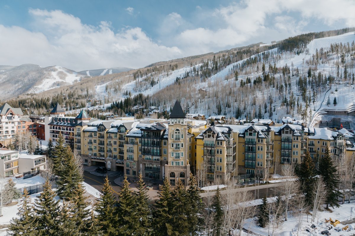InvitedHome's tweet image. Winter is far from over - over a foot of snow is expected to hit the Rocky Mountains over the next 10 days. Stay in one of these four homes next week and experience the magic of winter one last time for the season

1: Best Ever Vista at Cassidy Ridge
2: Cloud Nine at the…