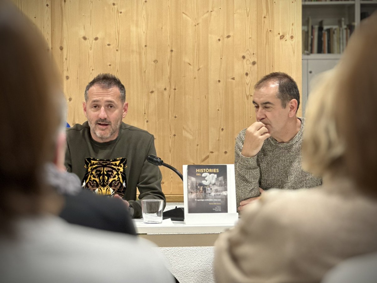 Aquesta tarda a la <a href="/fundaciommp/">Fundació Miquel Martí i Pol</a> de @Rodadeter, sala plena per escoltar la presentació del llibre; Històries del 30’, sobre el programa  <a href="/30minuts/">30 minuts</a>, 🎥 escrit per la <a href="/nurivilcom/">núria vilà coma</a>. Una conversa molt interessant amb dos dels millors. <a href="/nandescat/">Jordi Nandes</a> i <a href="/Quatrecantons/">Carles Solà</a>