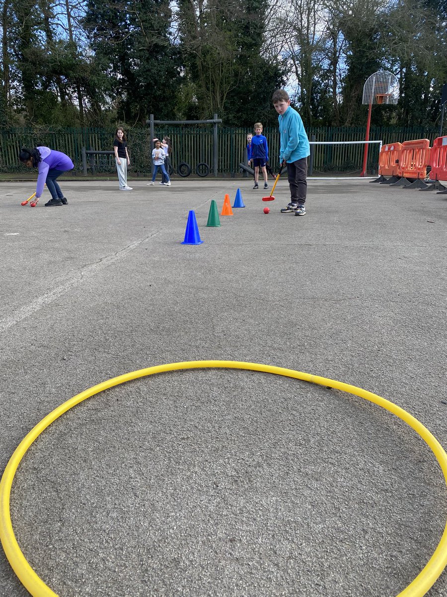 StAlbans_Sch's tweet photo. Year 4 were ‘golfing’ this afternoon in the sun ⛳️ #golfingweather #year4 https://t.co/iYjUdEEBWj
