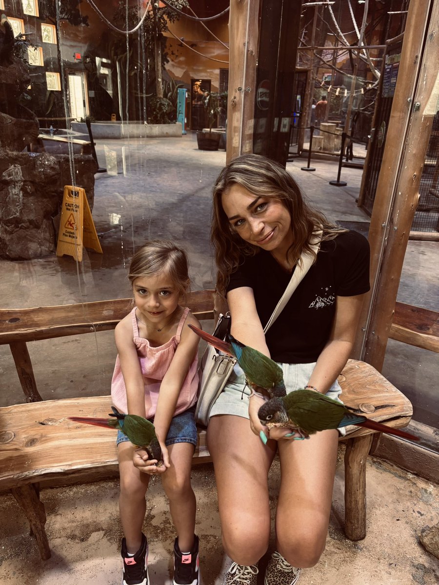 tcheyaa's tweet photo. We met so many cool animals today. ☺️ https://t.co/mVb5M29Aod