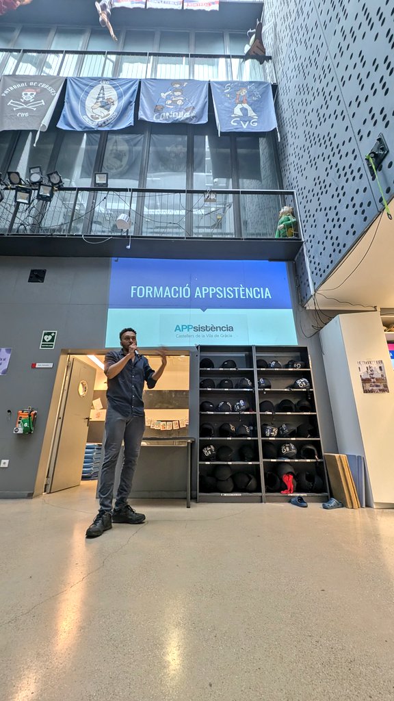 Avui, després d'un gran assaig, fem una formació del funcionament de l'APPsistència de la mà de l'equip de pinyes.

#castells