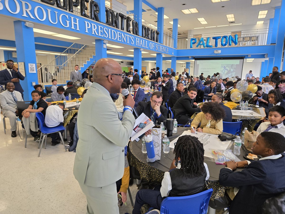AndreDHarrison's tweet photo. Today's MBK Event Though! Young men learning the value of showing up and standing together!
#togetherisbetter
#mbkallday
@DocPalton
@CSD31SI
@NYCSchools
@nycmbk
@MBK_Alliance
@CChavezD31
@DDegramont
@kolayokunjr https://t.co/9hAE8u5668