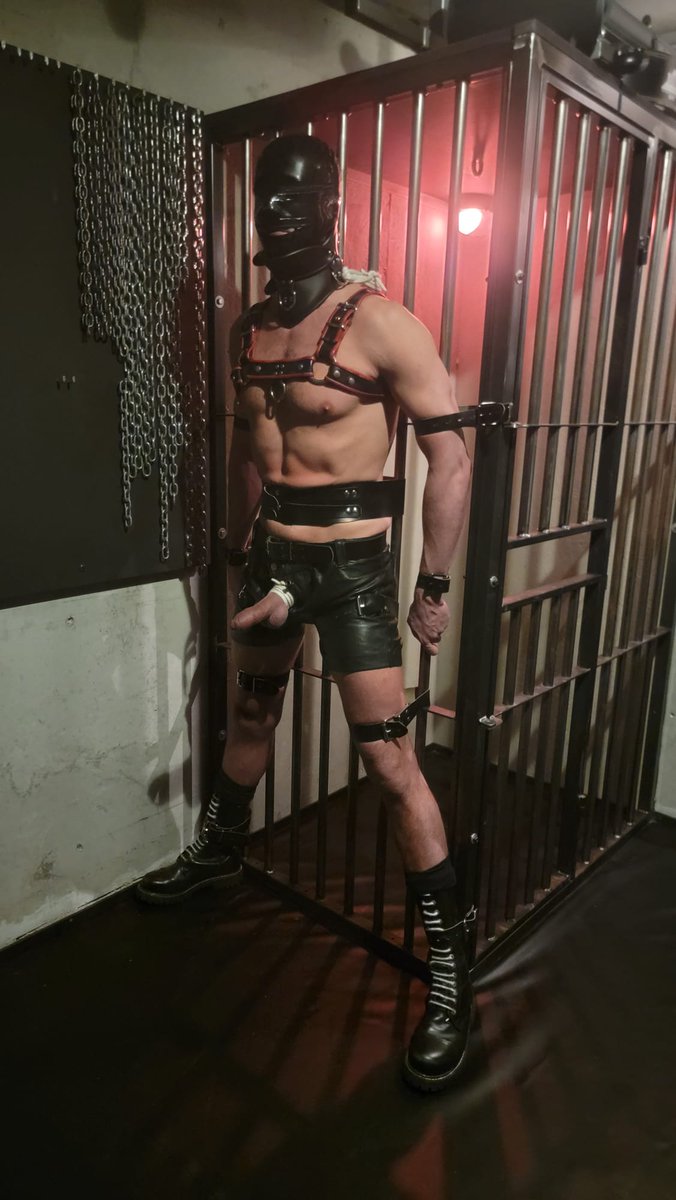 It's been a week since I arrived at <a href="/Leathermasterm1/">Leathermastermuc</a> dungeon. This is how it all started. 😈🔥 We had two intense days together and I hope we'll have a chance to meet soon again. 
More to come, see our blue sky profiles as well: bsky.app/profile/kinkst… &amp; bsky.app/profile/sir-lm…