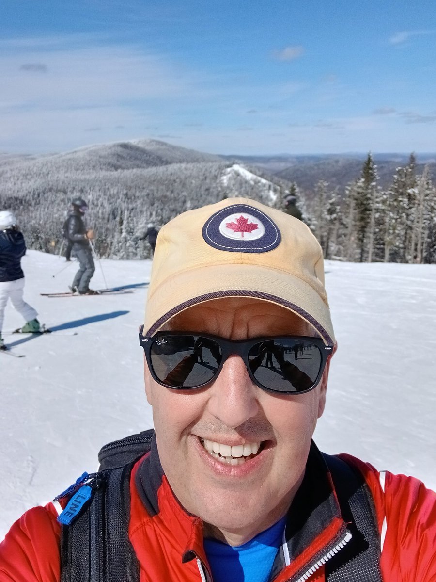 Two years ago I set a personal goal to climb up Mt Tremblant using touring skis.  Last winter didn't cooperate.   Yesterday I did it.    Climbed 605m of vertical over 5 kms in just over 2 hrs.  Appreciated the encouragement from   skiers and climbers along the way.