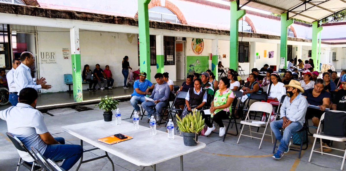 Con el objetivo facilitar el acceso a los próximos subsidios para empresarias y empresarios formales, estuvimos en reunión informativa con comerciantes del municipio indígena de Xoxocotla.

#LaTierraQueNosUne
#GobiernoDeTerritorio