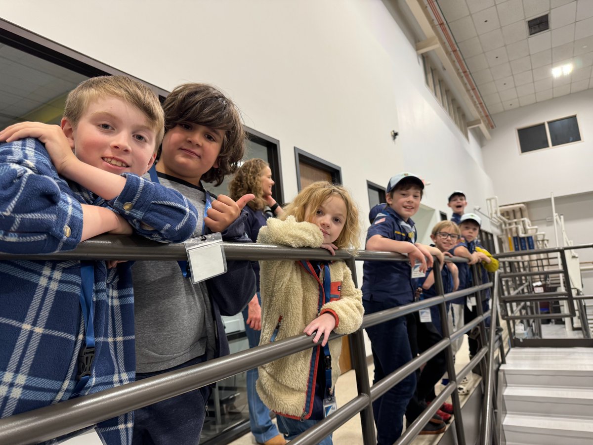 A local Scouts BSA troop recently toured the #AlaskaAirlines Training Center getting a look at airline operations! From learning what it takes to safely operate an aircraft to experiencing the thrill of an aircraft flight simulator. Thanks #AlaskaPilots volunteers for their help!