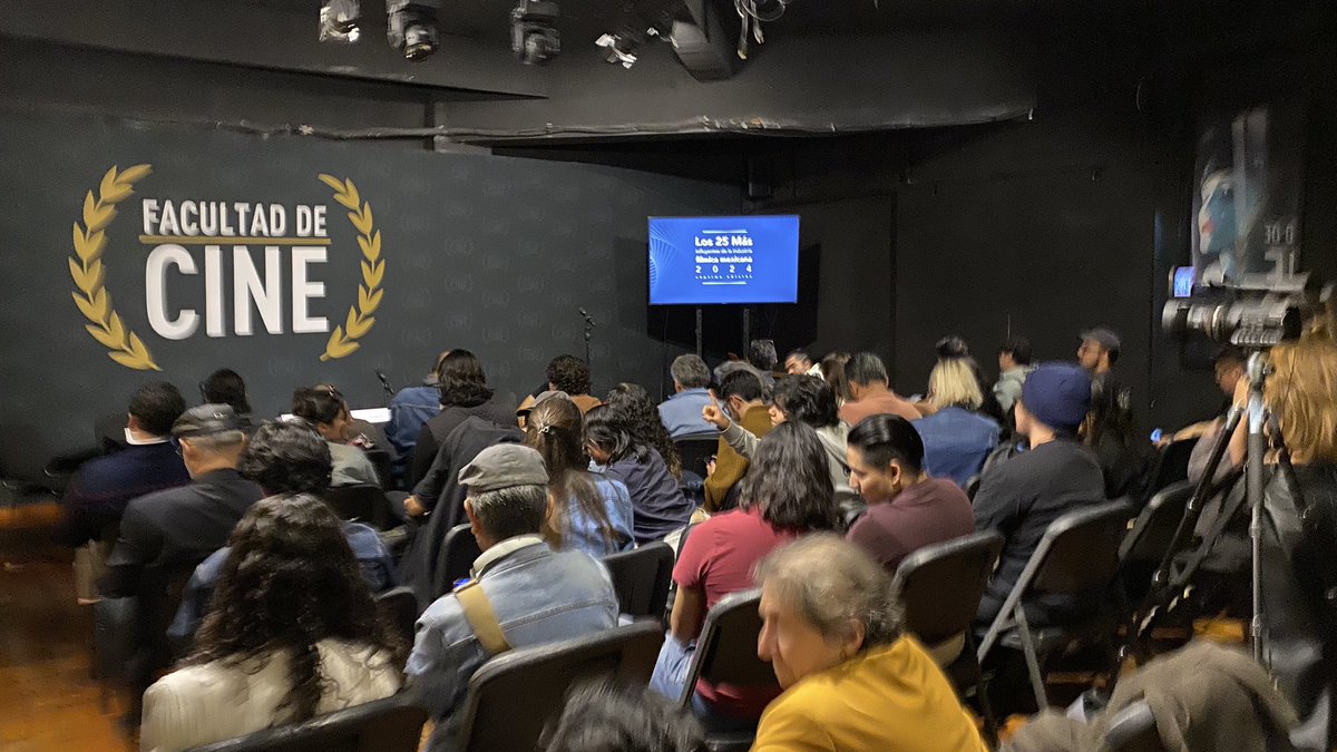 EncuadresMx's tweet photo. Anoche la @facultaddecine nos abrió sus puertas para presentar a #Los25Más Influyentes de la Industria Fílmica Mexicana. Gracias a @marcopolocc, @marugarzon, @edgarsanjuanp, @fernandoMDO, @izraelmoreno, @rafaelmtzgarcia, amigos, colegas y miembros de la industria por acompañarnos https://t.co/ypRSctuvW0