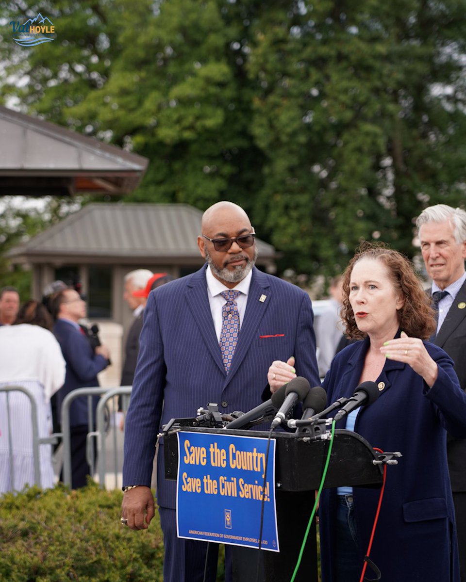 President Trump’s Executive Order banning public sector unions is blatantly unconstitutional &amp; is clearly union busting

But when they come for one of us, they come for all of us. We will fight this fight for as long as it takes. 

I’m proud to stand with <a href="/AFGENational/">AFGE</a> today and