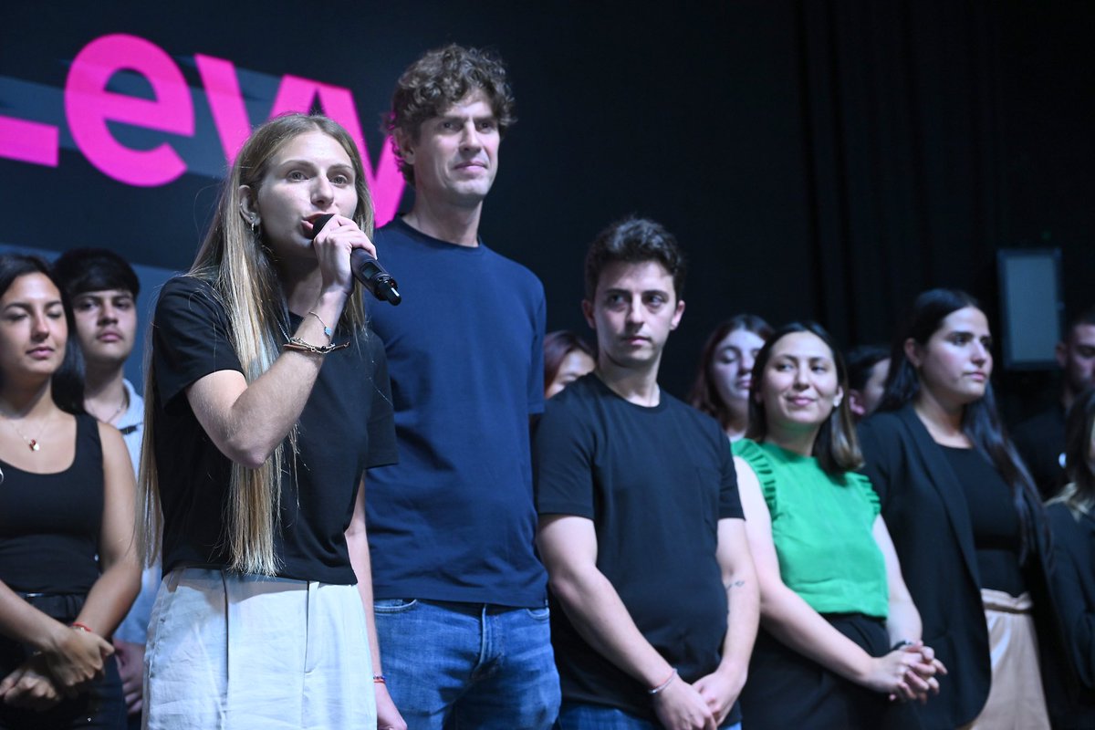 facucedeira's tweet photo. Somos la generación que viene a transformar la política de VERDAD. A nosotros no nos tienen que contar los problemas de la Ciudad, los vivimos todos los días. Un orgullo estar a tu lado, @lulalevy https://t.co/8dGC89Ob3l