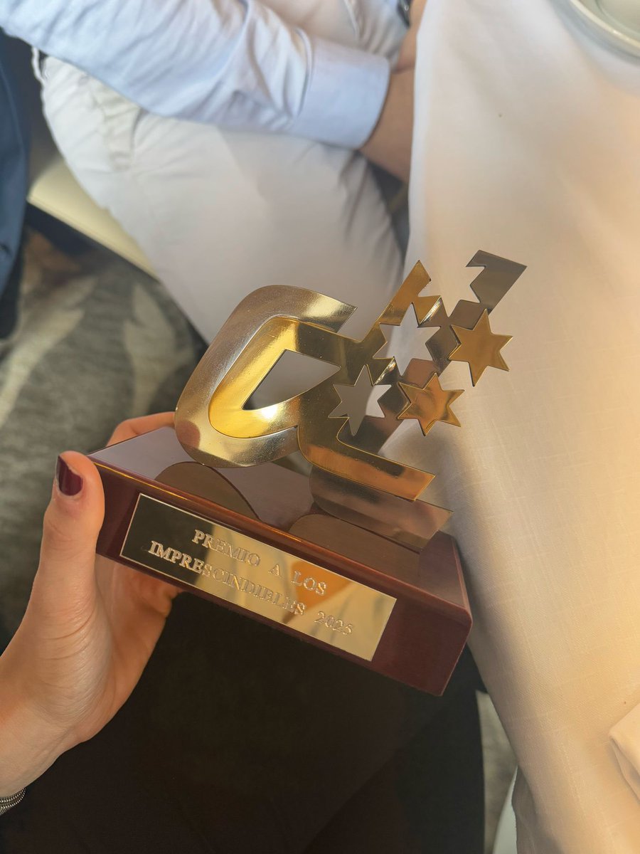 ⭐️PREMIOS CINCO ESTRELLAS

Estamos de gala! Esta tarde se han celebrado los Premios Cinco Estrellas del Diario Vasco en el hotel Maria Cristina.

🙋‍♀️En representación de nuestro CTA han asistido Mikel Mantxola y nuestra árbitra Marta Fernández, nuestra imprescindible.

🫶Zorionak!