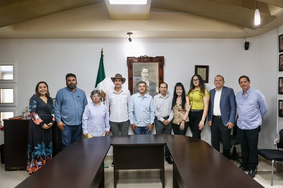 gradillasrob's tweet photo. Hoy sostuve una muy productiva reunión con mi amigo Alberto Vázquez, Presidente Municipal de Huatabampo, con funcionarios, empresarios y un importante grupo de miembros de la cadena de valor económica y turística.

Cómo nos ha instruido nuestro Gobernador @AlfonsoDurazo, trabajamos de la mano de la iniciativa privada para impulsar proyectos que beneficien al sur de Sonora.

#SonoraEstaDeModa